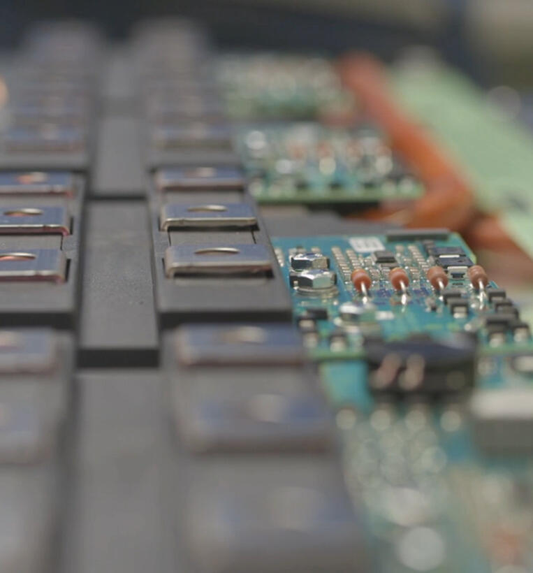 2014: The manufacturing of the Hesop converter prototype was completed in November 2014 at Alstom Belgium’s factory in Charleroi.